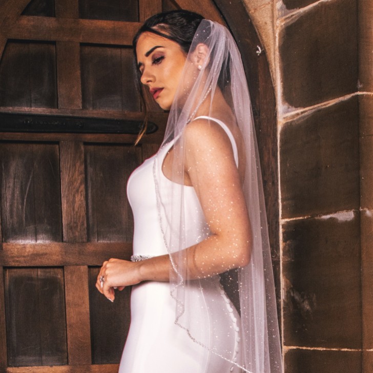 Perfect Bridal Elfenbeinfarbener einstufiger Schleier aus Glitzertüll mit Perlen und Kristallen an den Fingerspitzen