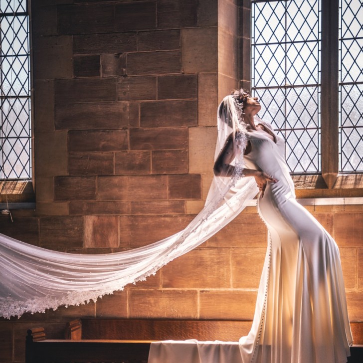 Perfect Bridal Velo da cattedrale di perle a un piano in avorio con bordo in pizzo floreale