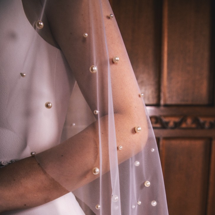 Perfect Bridal Ivory Single Tier Short Scattered Pearl Veil