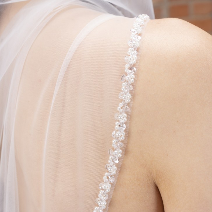 Perfect Bridal Velo avorio a un piano con bordo di perline argentate e punta a dito