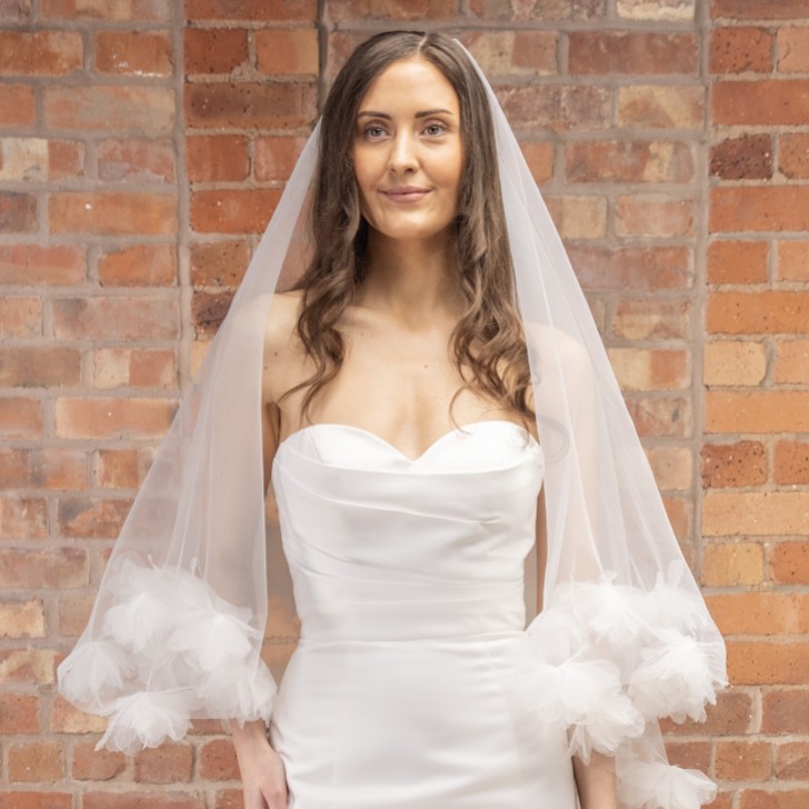 Perfect Bridal Velo avorio a due livelli con bordi floreali 3D e punta delle dita