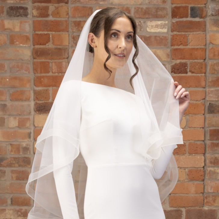 Perfect Bridal Velo corto avorio a due strati con bordo in crinolina