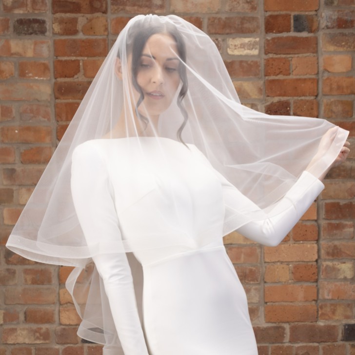 Perfect Bridal Velo corto avorio a due strati con bordo in crinolina