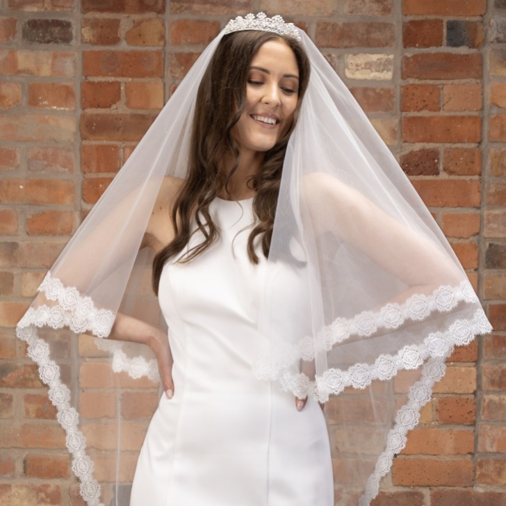 Perfect Bridal Velo da cattedrale avorio a due livelli con bordo in pizzo delicato