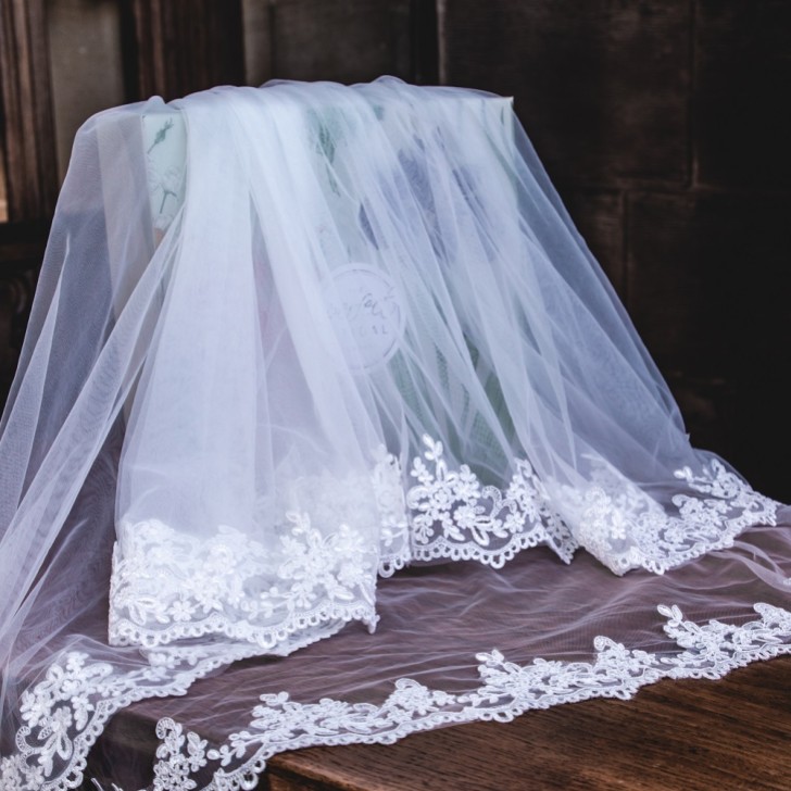 Perfect Bridal Velo avorio a due livelli con bordo in pizzo floreale e punta delle dita