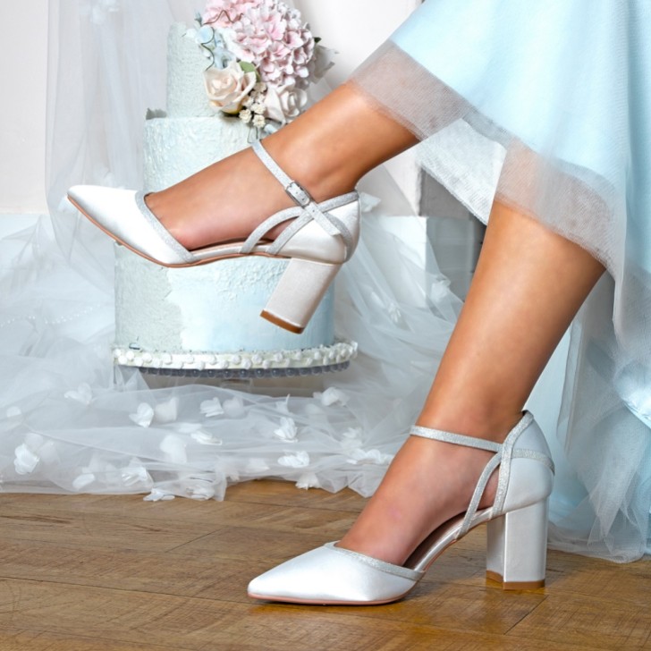 Perfect Bridal Robyn Färbbare Elfenbein Satin und Silber Glitter Blockabsatz Pumps