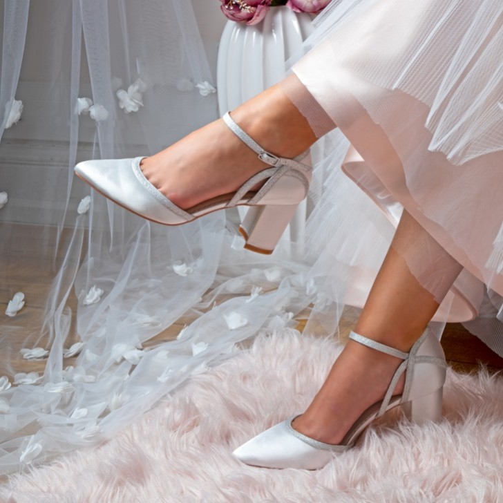 Perfect Bridal Robyn Färbbare Elfenbein Satin und Silber Glitter Blockabsatz Pumps