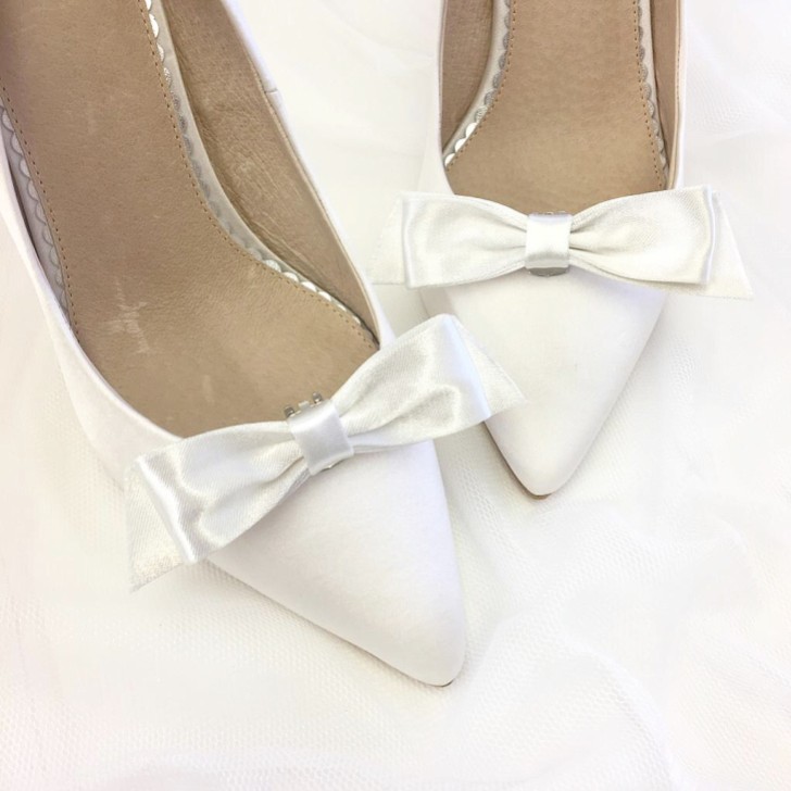 Perfect Bridal Fermascarpe con fiocco in raso avorio tingibile Rowan