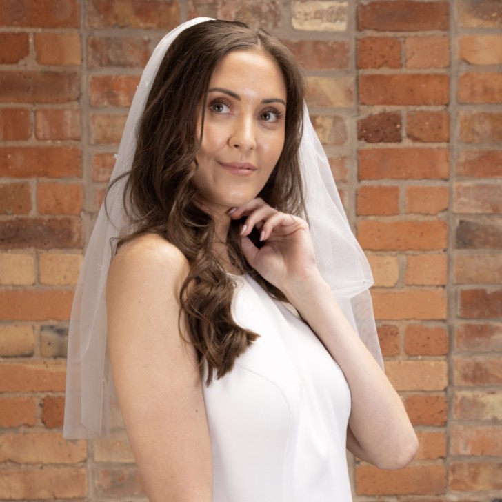 Perfect Bridal Ivory Single Tier Cut Edge Scattered Crystal Short Veil