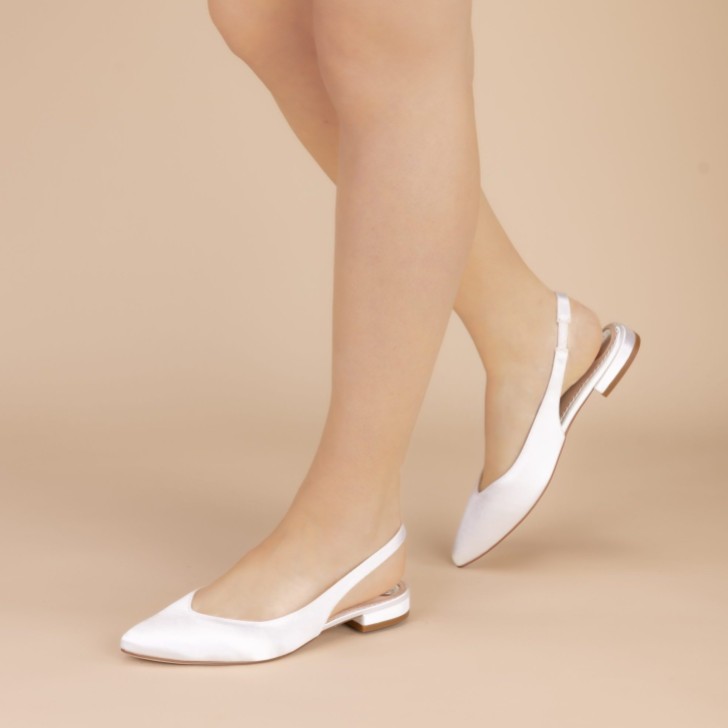 Perfect Bridal Stevie Färbbare elfenbeinfarbene Satin Slingback Flats