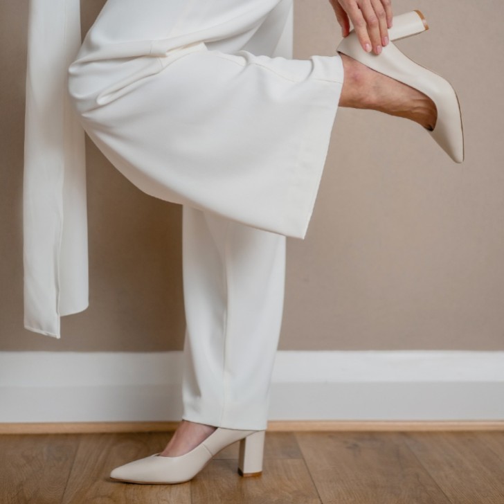 Rachel Simpson Escarpins à talons carrés en cuir blanc cassé Celine