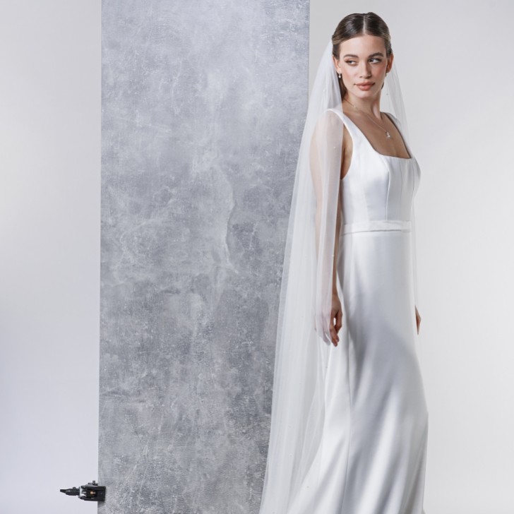 Rainbow Club Avalanche Ivory Scattered Pearl Long Veil