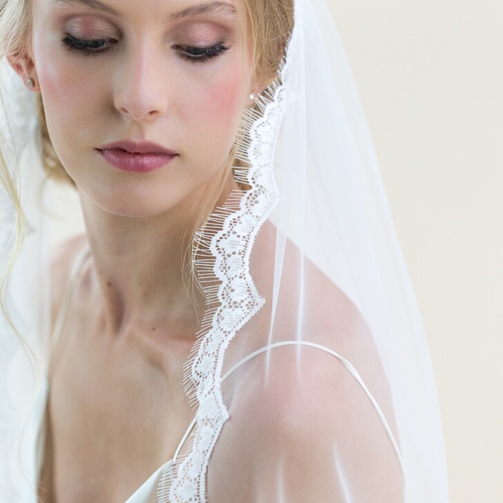 Rainbow Club Ivy Delicate Lace Edge Chapel Length Veil (voile de chapelle)