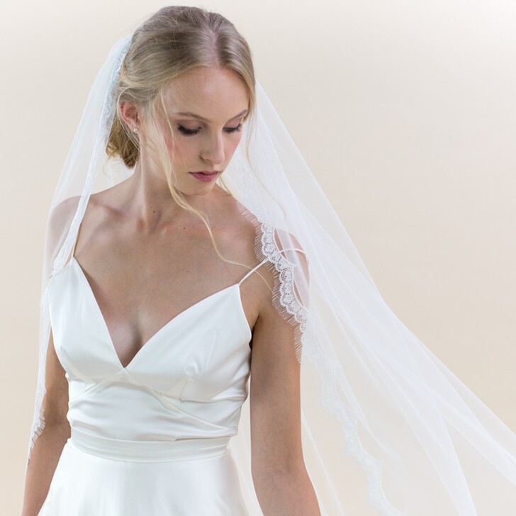 Rainbow Club Ivy Delicate Lace Edge Chapel Length Veil (voile de chapelle)