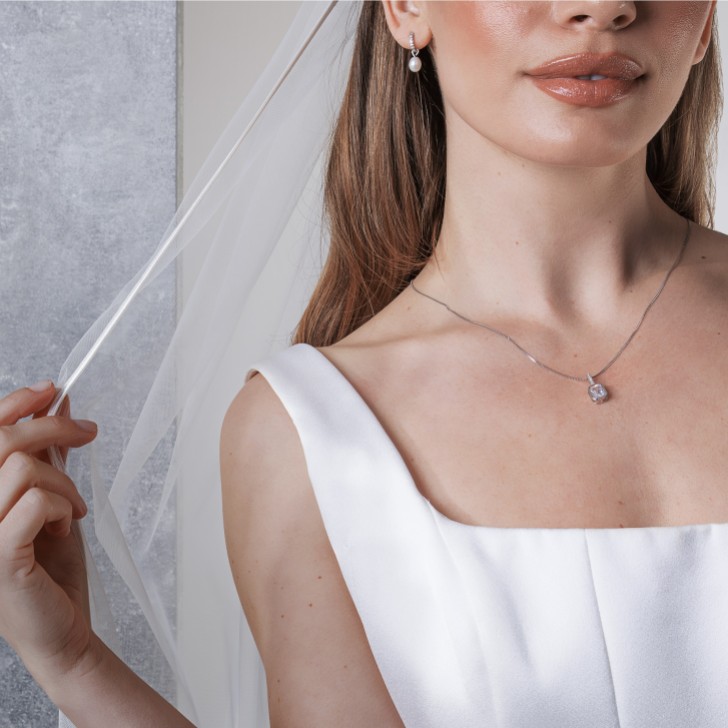 Rainbow Club Snapdragon Ivory Single Tier Satin Edge Chapel Veil