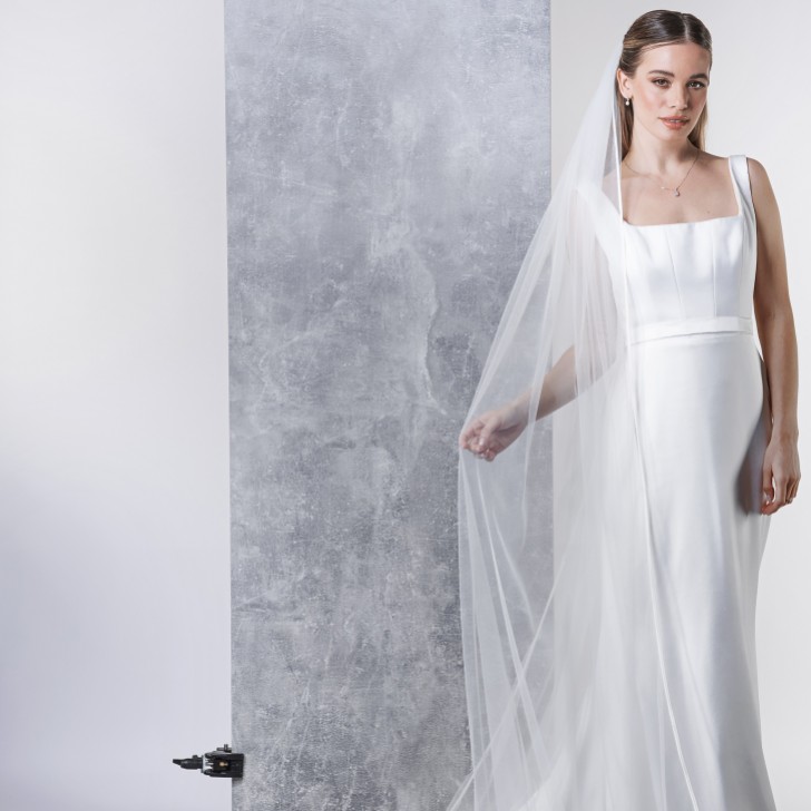 Rainbow Club Snapdragon Ivory Single Tier Satin Edge Chapel Veil