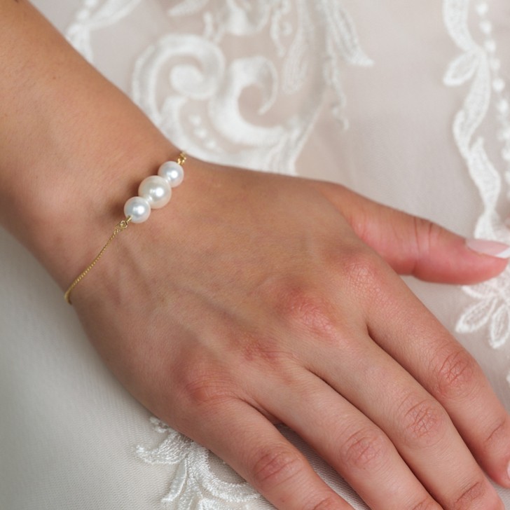 Sadie Gold Dainty Pearl Bracelet