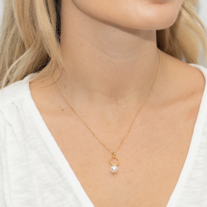 Sarah Alexander Bombshell Gold Circle Pearl Pendant