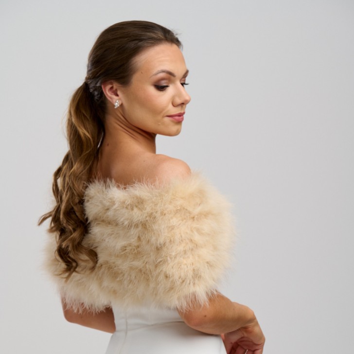 Étole de mariée en plumes de champagne écarlate