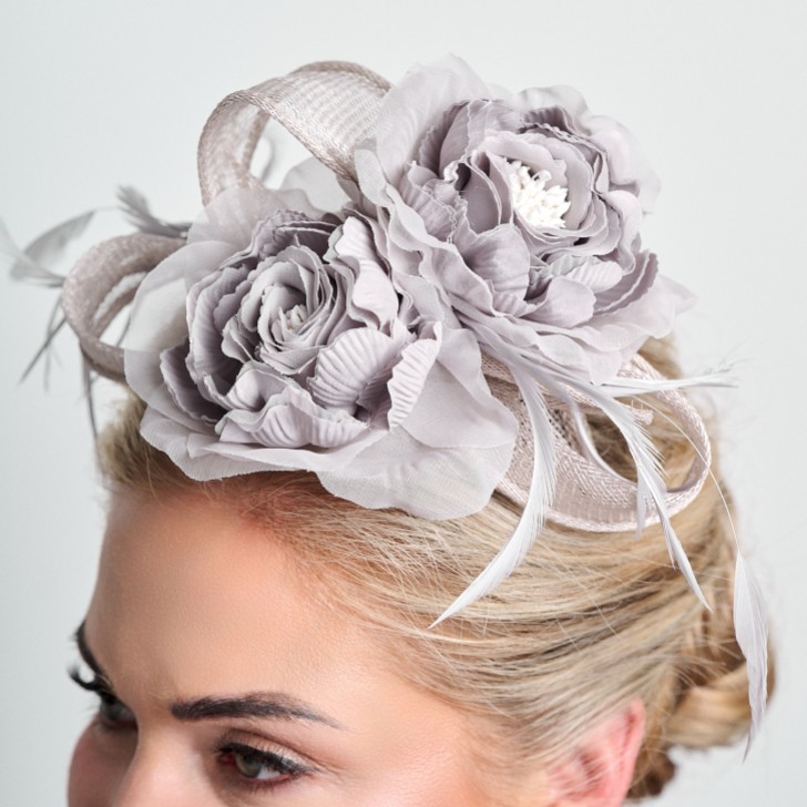 Silber Grau Floral Feder Hochzeit Fascinator