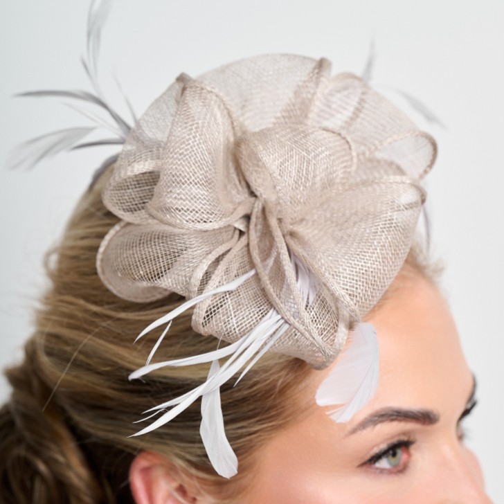 Silber grau Sinamay und Feder Hochzeit Fascinator