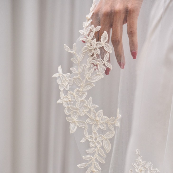 Windsor Single Tier Italian Tulle Scalloped Edge Veil with Lace Motifs