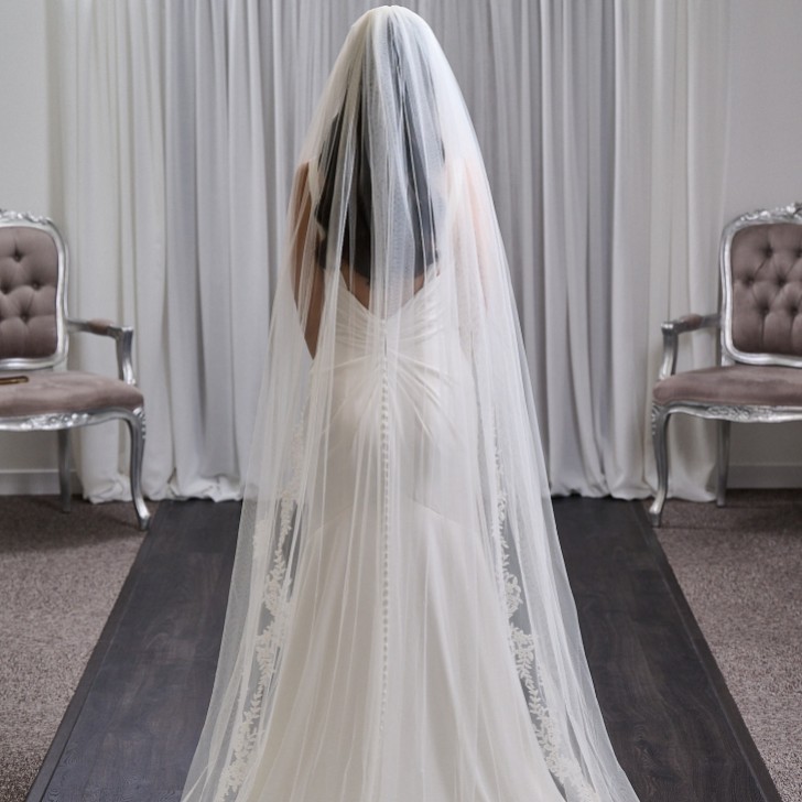 Windsor Single Tier Italian Tulle Scalloped Edge Veil with Lace Motifs