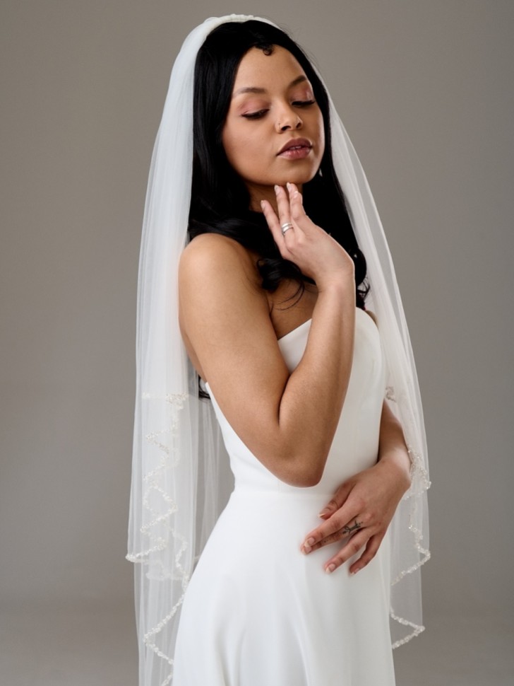 Avondale Zweistufiger Brautschleier mit Perlen, Perlen und Kristallrand