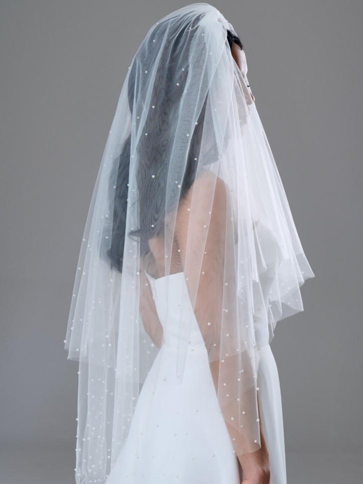 Bellavue Elfenbein zweistufiger Schleier mit Perlenbesatz und Schnittkante