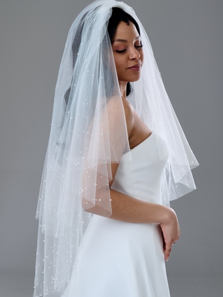 Bellavue Elfenbein zweistufiger Schleier mit Perlenbesatz und Schnittkante