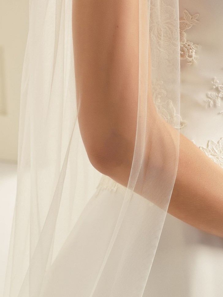 Bianco Ivory Plain Single Tier Chapel Veil with Cut Edge S226