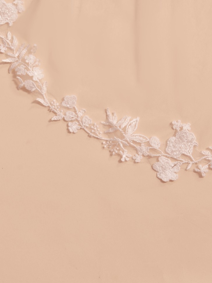 Bianco Elfenbein einstöckige florale Spitze Rand Fingertip Schleier S413