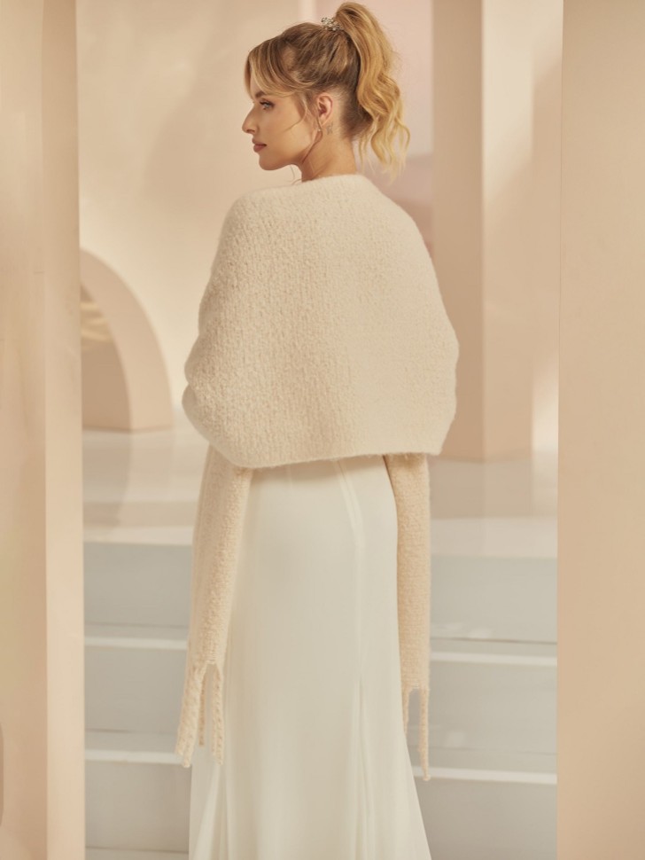 Bianco Knitted Wedding Shawl with Tassels E383