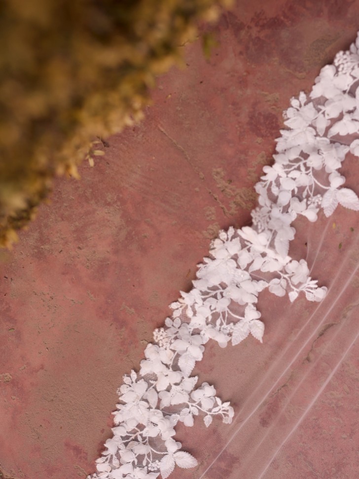 Bianco Ivory Single Tier 3D Flower and Lace Royal Length Veil S533