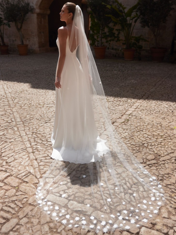 Bianco Ivory Single Tier 3D Flowers Chapel Veil S501