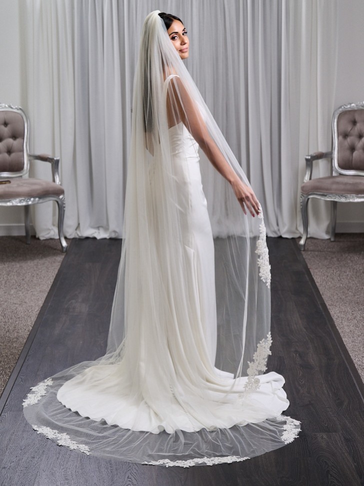 Edinburgh Single Tier Italian Tulle Veil with Lace Motifs