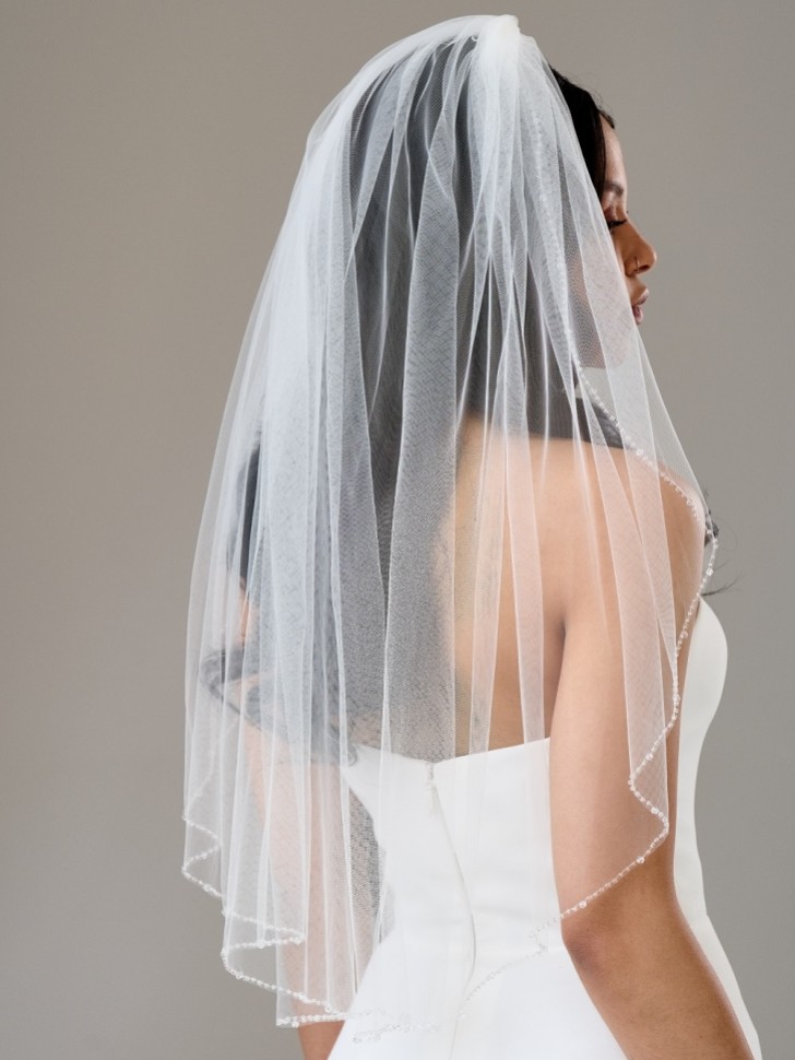Elmira Ivory Single Tier Delicate Beaded Edge Veil