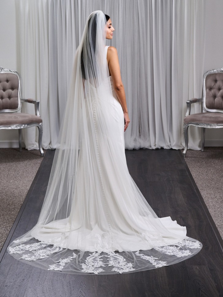 Kensington Single Tier Italian Tulle Veil with Ornate Lace Motifs