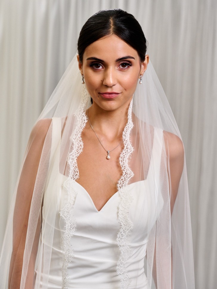 Knightsbridge Single Tier Italian Tulle Scalloped Lace Trimmed Veil