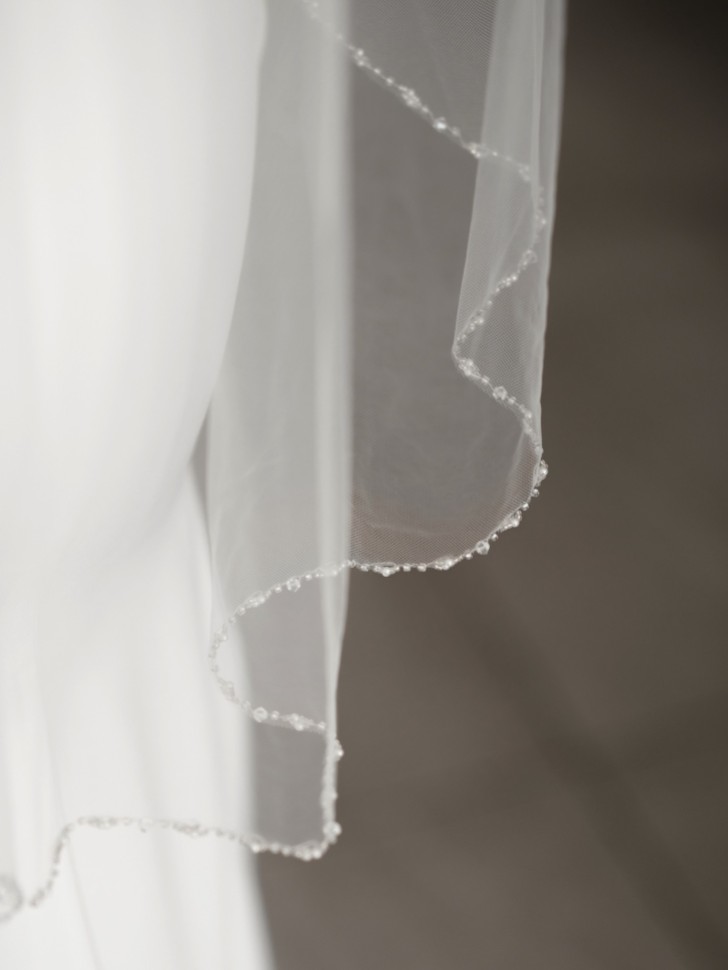 Linzi Jay Einstöckiger Schleier mit Perlen und Perlenrand LA951