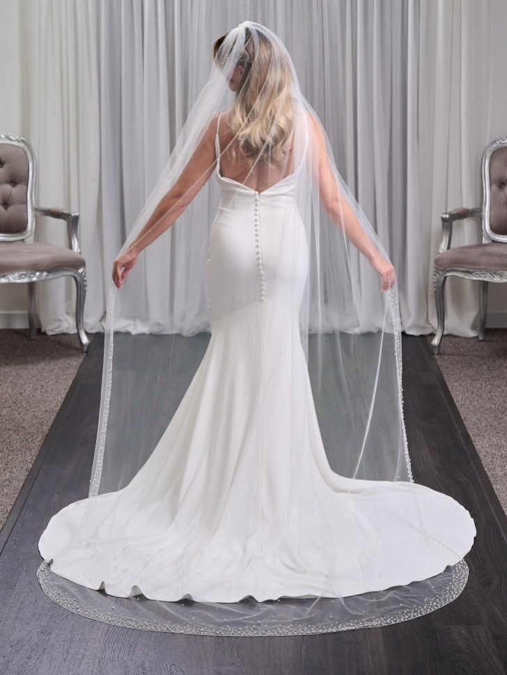 Manhattan Ivory Single Tier Long Pearl and Crystal Embellished Veil
