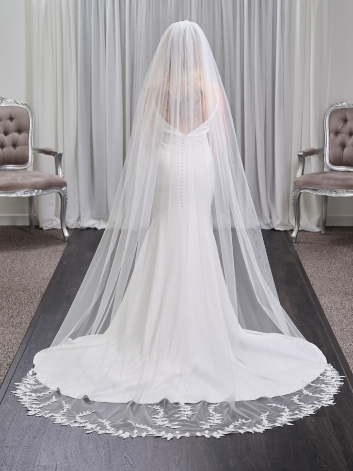 Pasadena Ivory Single Tier Lace Leaves Chapel Veil