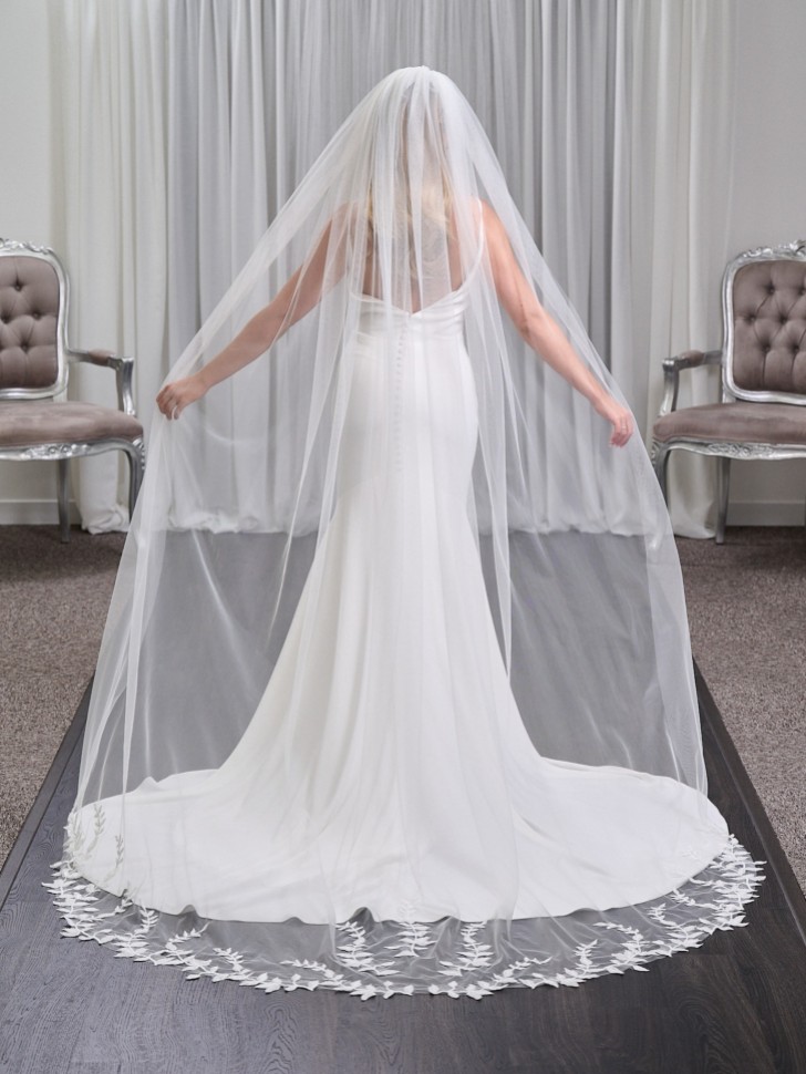 Pasadena Ivory Single Tier Lace Leaves Chapel Veil