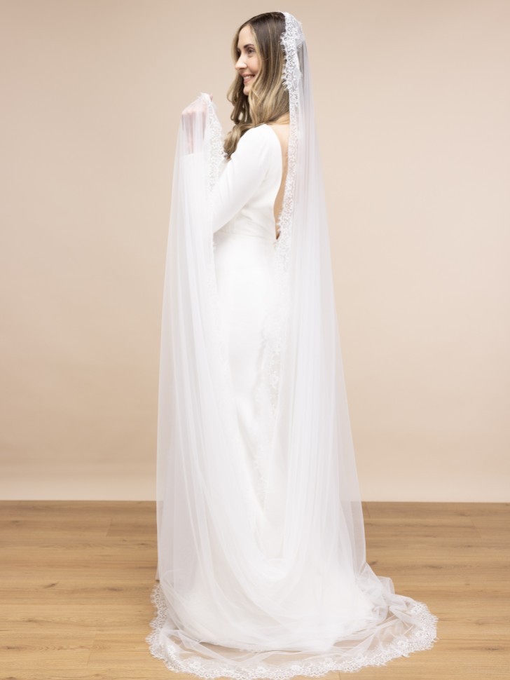 Perfect Bridal Ivory Single Tier Chantilly Lace Edge Cathedral Veil