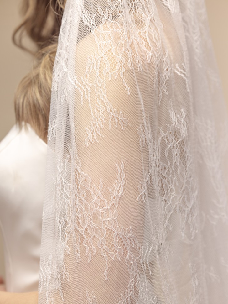 Perfect Bridal Ivory Single Tier Chantilly Lace Tulle Cathedral Veil