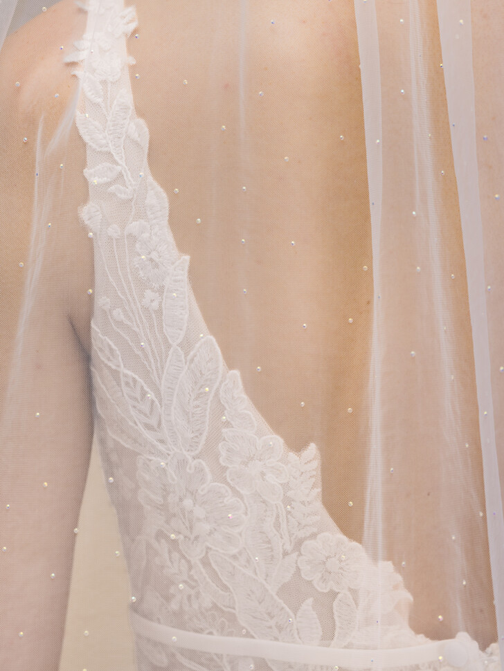 Perfect Bridal Ivory Single Tier Iridescent Sparkling Veil