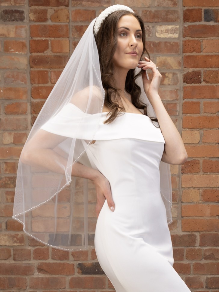 Perfect Bridal Elfenbeinfarbener einreihiger Schleier mit Perlen und Kristallrand