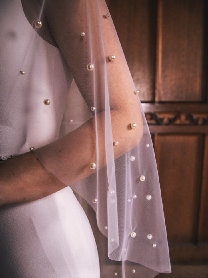 Perfect Bridal Elfenbeinfarbener einstufiger kurzer Schleier mit Perlenbesatz