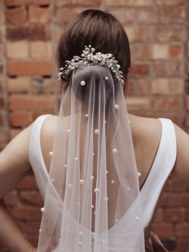 Perfect Bridal Elfenbeinfarbener einstufiger kurzer Schleier mit Perlenbesatz