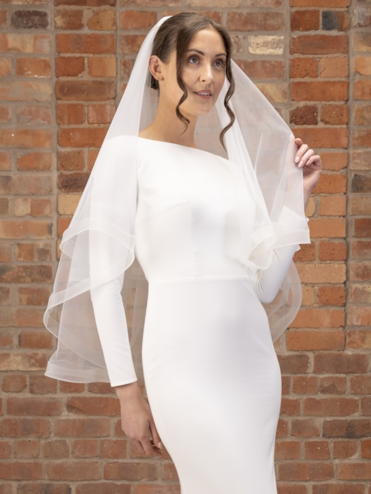 Perfect Bridal Elfenbein Zweistöckiger Krinoline Rand Kurzer Schleier